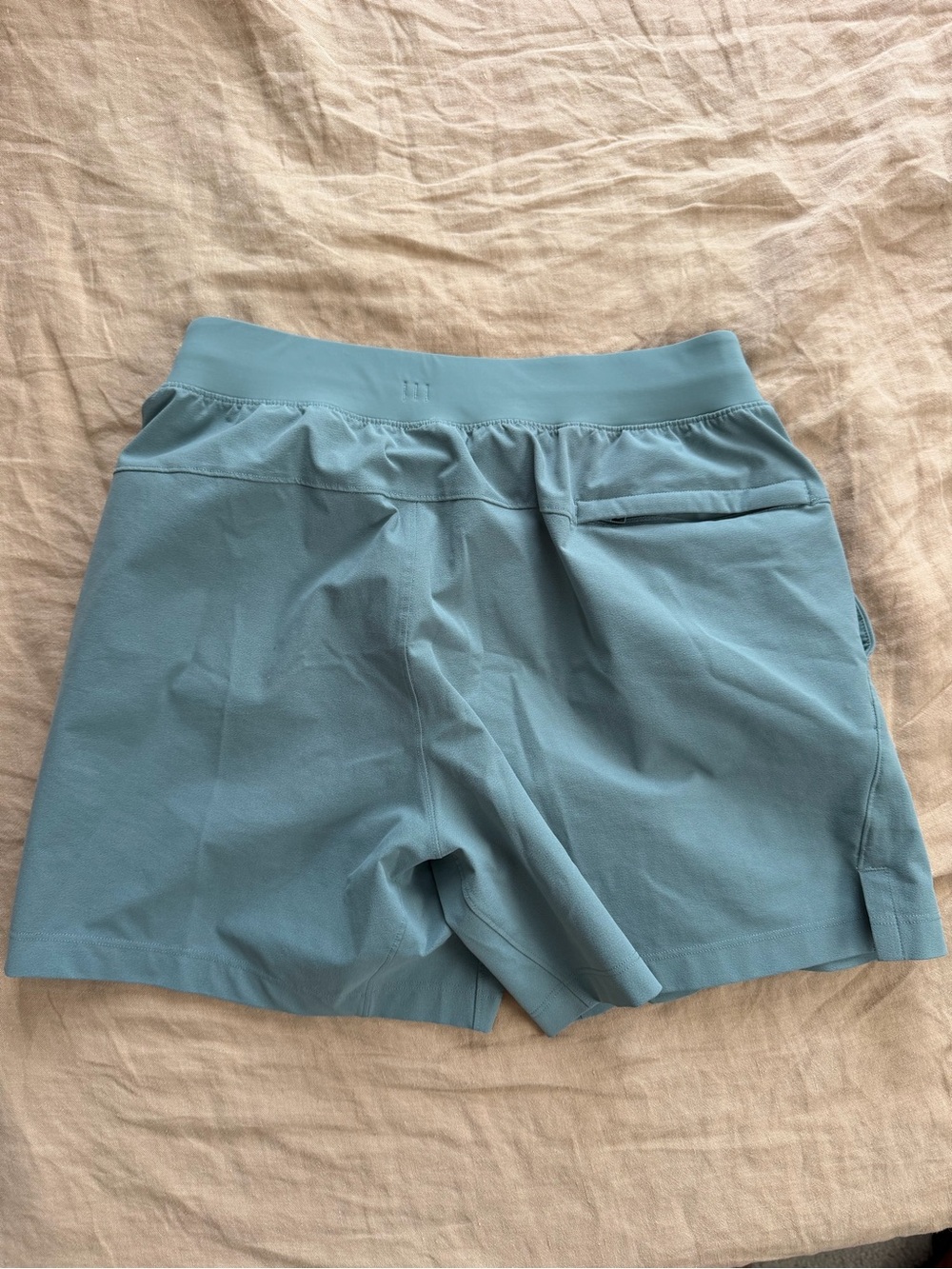 Like new Lululemon License to Train Shorts 5” Men’s XS Green-Blue Gym Athleisure - Picture 2 of 3